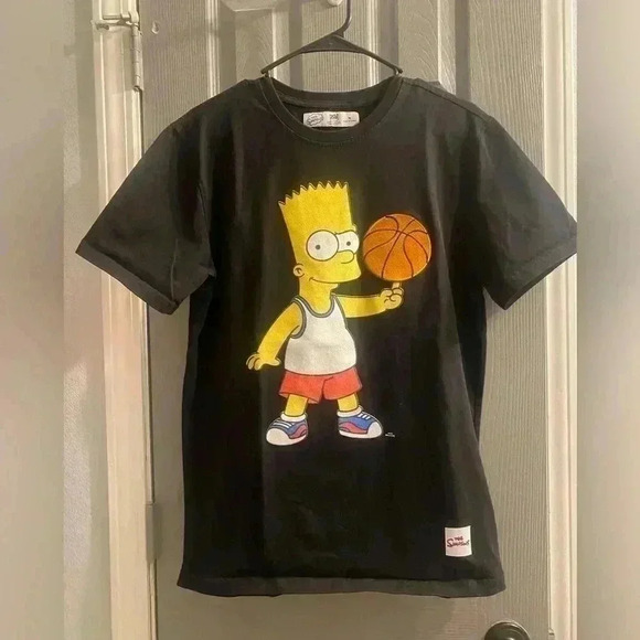 Bart Simpson short sleeve felt appliqué with him spinning basketball. Mens Med - Picture 2 of 8